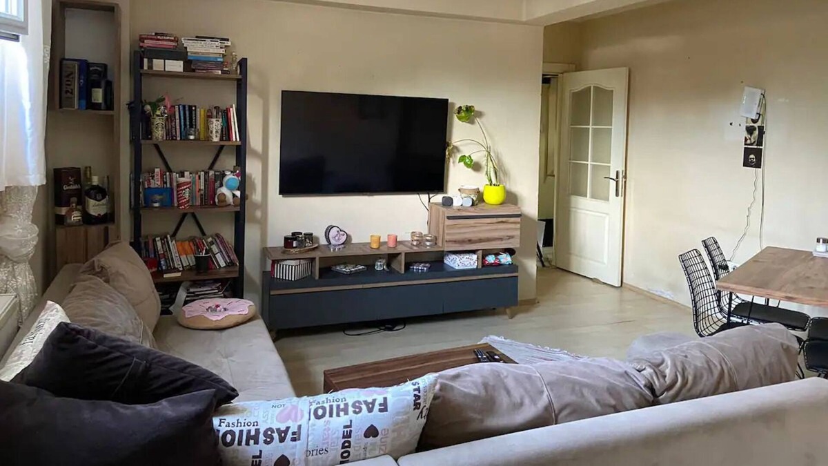 Gaziosmanpasa Apartment | Modern and quiet house. Behind the M7 Metro Line