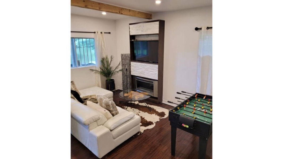 Rawdon Ski Chalet | Modern and rustic chalet on the edge of a peaceful lake in Rawdon.