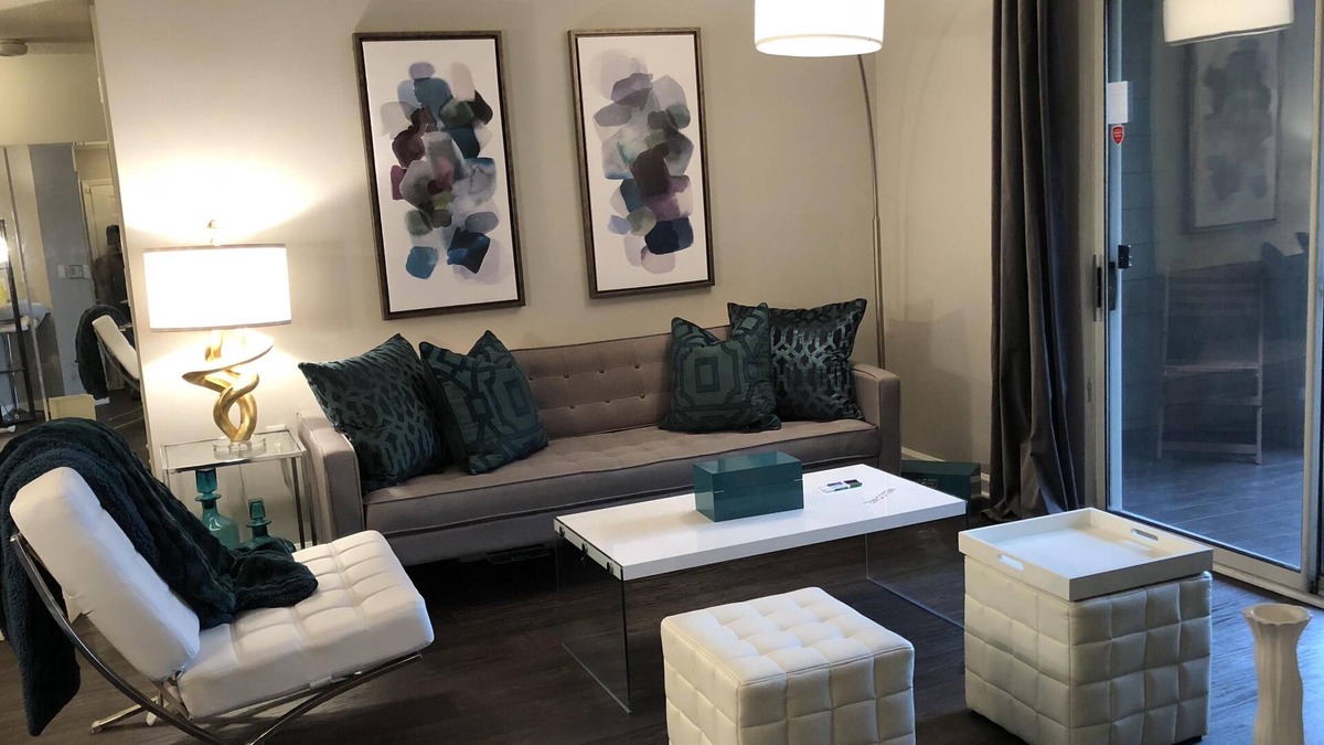 Loring Heights Apartment | Modern and Sophisticated