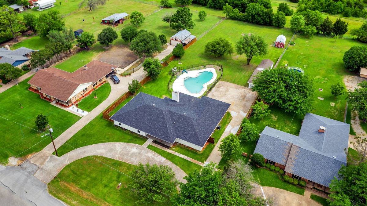 Mesquite House | Modern and Spacious Farmhouse with TONS of room and POOL!