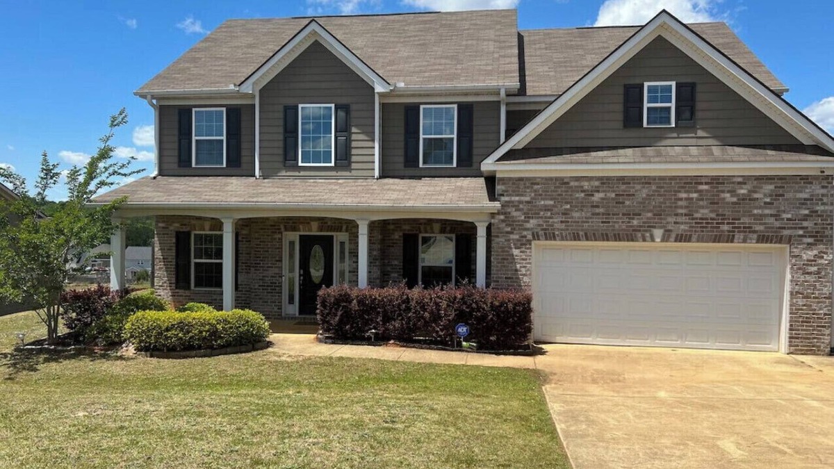Columbus House | Modern and Spacious home 10 minutes from Fort Moore , a great place for memories