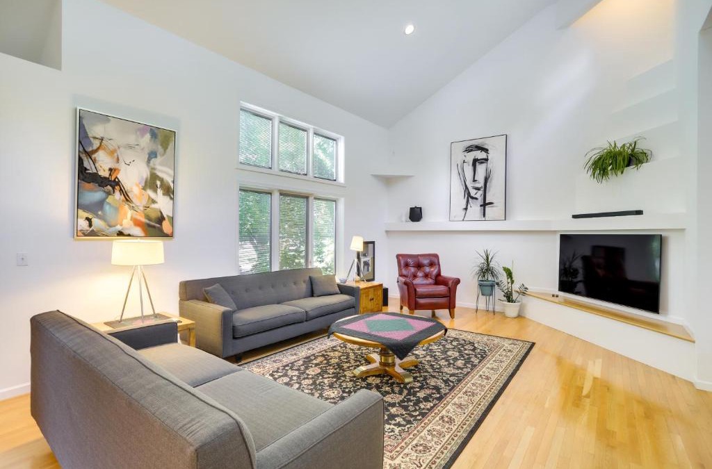 Granger House | Modern and Spacious Home - 6 Mi to Dtwn South Bend