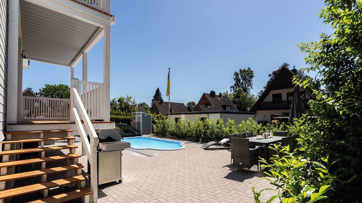 Alttechau Apartment | Modern and spacious vacation apartment with heated pool and terrace near the Baltic Sea