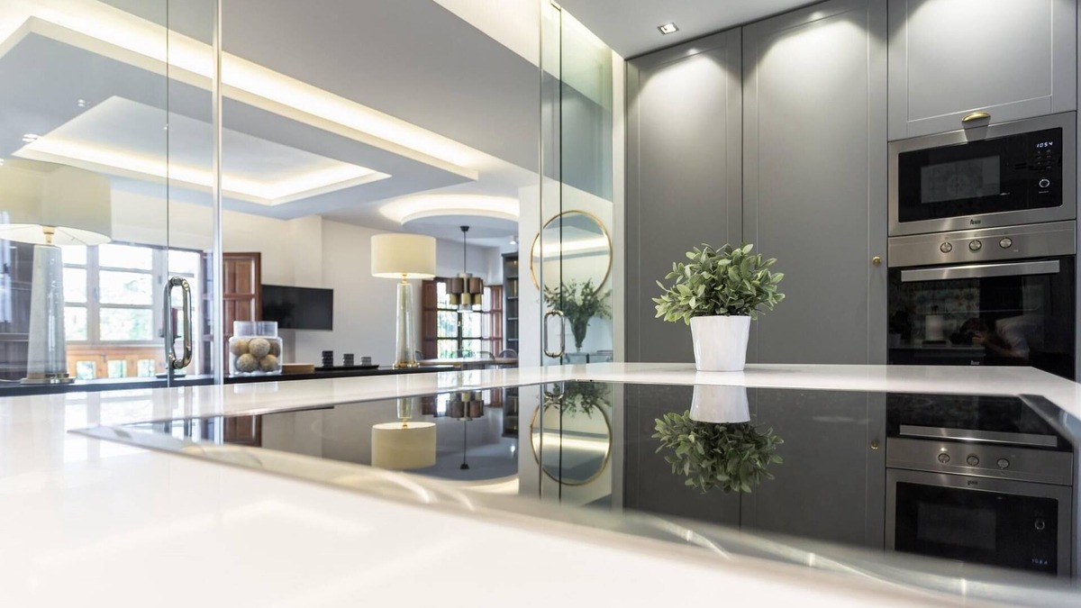 Santa Cruz Apartment | Modern and stylish 2 bedroom apartment in the heart of Sevillas center.