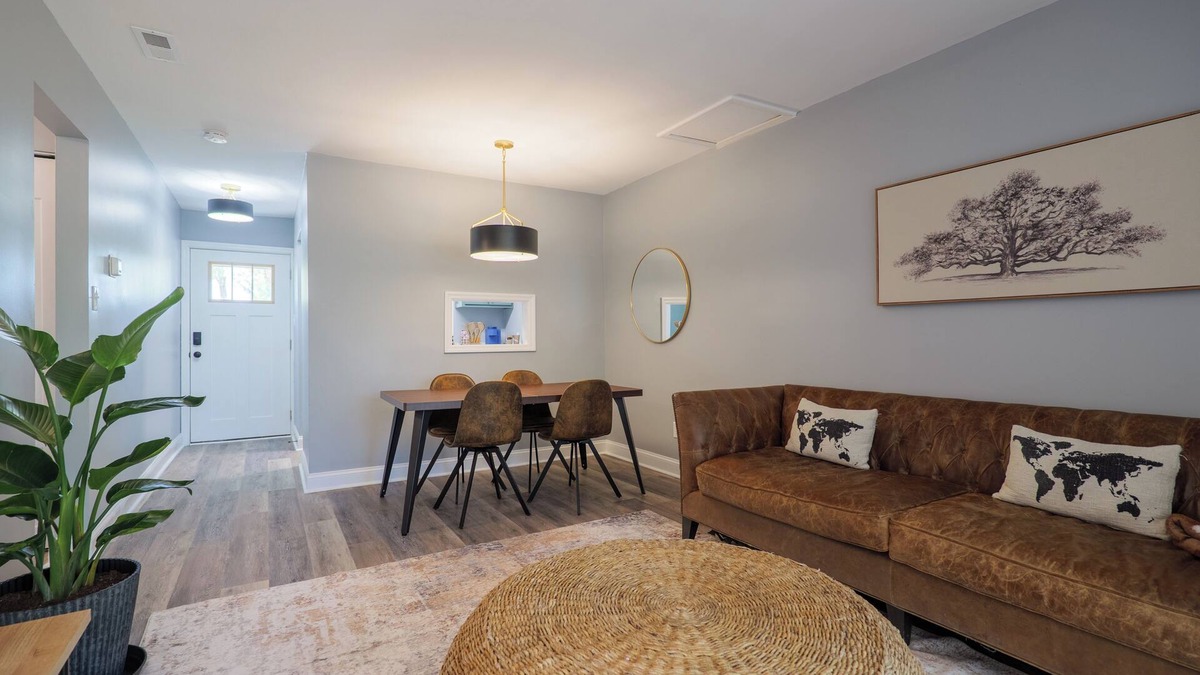 Valdosta Apartment | Modern and Stylish 2BR Apt Near Convention Center, VSU and Hospital.