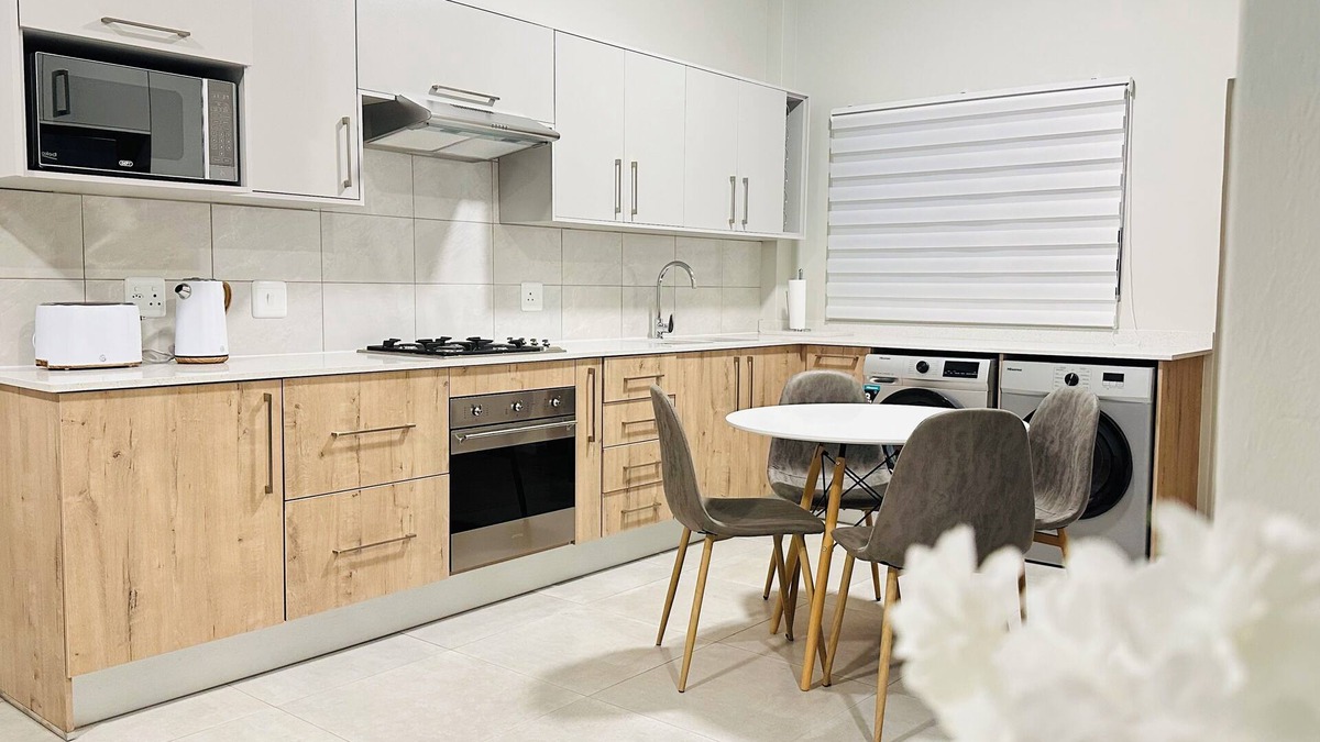 Equestria Apartment | Modern and tranquil apartment nestled near vibrant shopping centre's and malls!