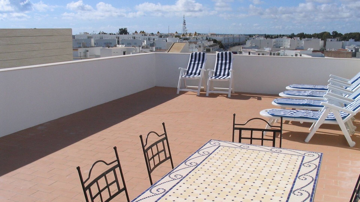 Conil de la Frontera City Center Apartment | Modern apartment near town centre/beach, roof terrace, parking, free fibre WiFi