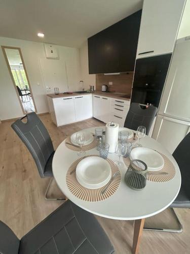 Ruzinov Apartment | Modern aparment in Moruse compex with free parking