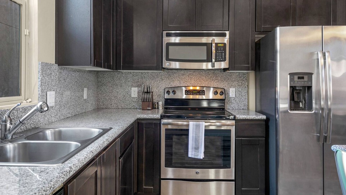 Tucson Apartment | Modern Apartment in Prime Location (ID8407X53)