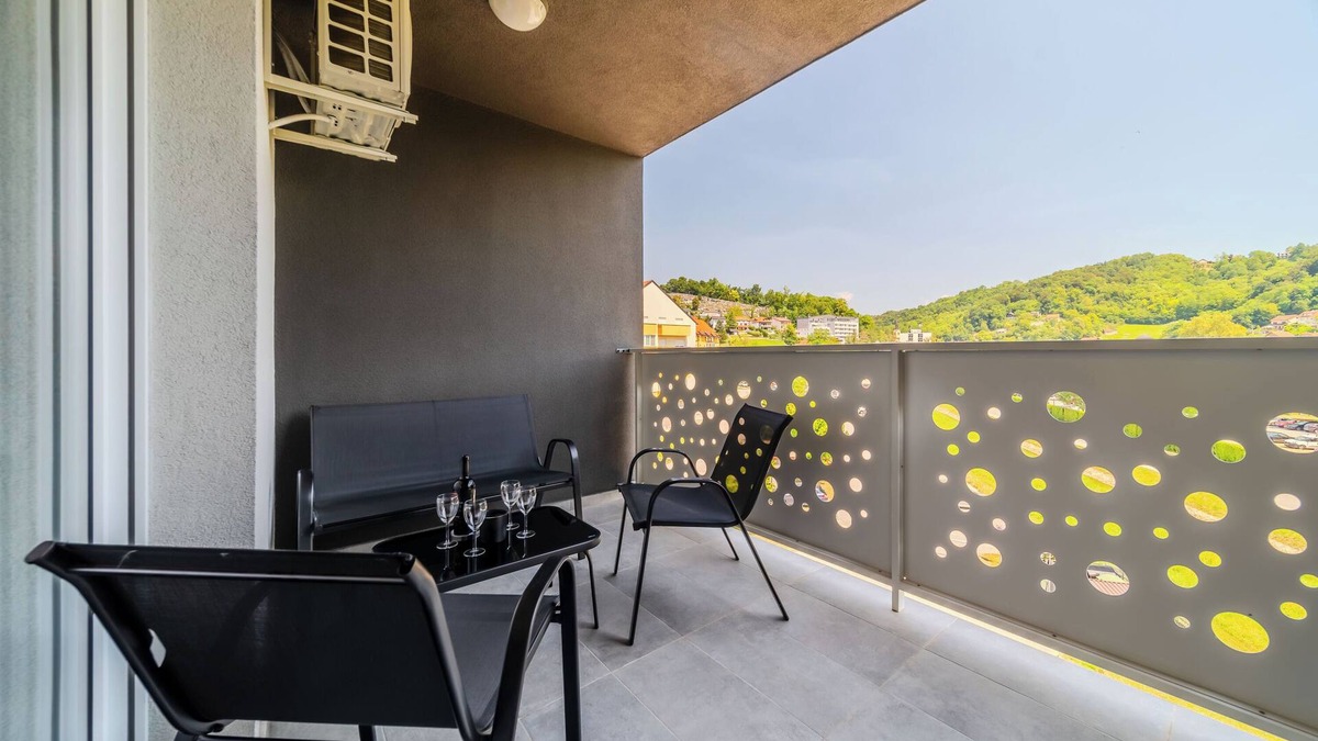 Krapinske Toplice Apartment | Modern Apartment With Balcony And Garage