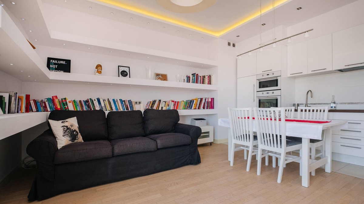 Wlochy Apartment | Modern Apartment Across the Ponds