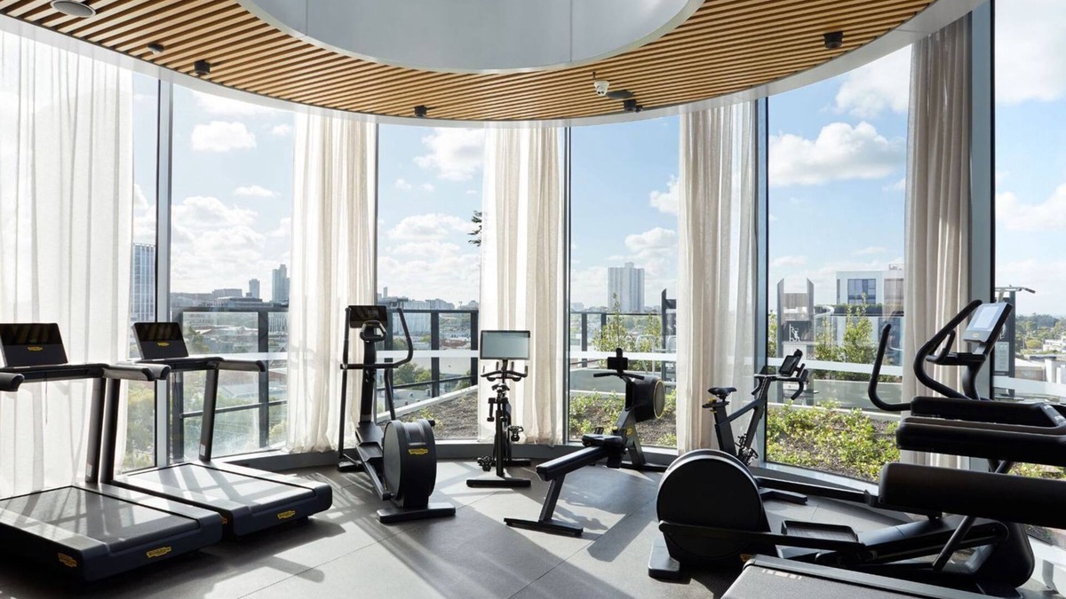 South Melbourne Apartment | Modern Apartment With Gym, Sauna, Pool & City Access