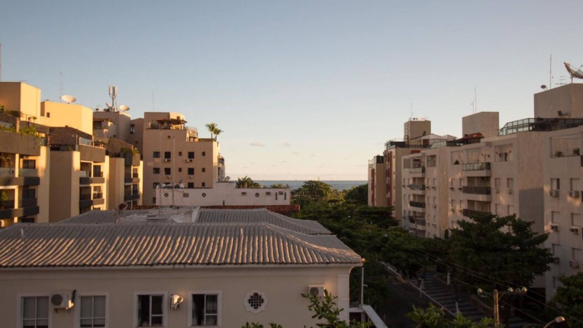 Jardim Belmar Apartment | Modern apartment 2 blocks from the beach
