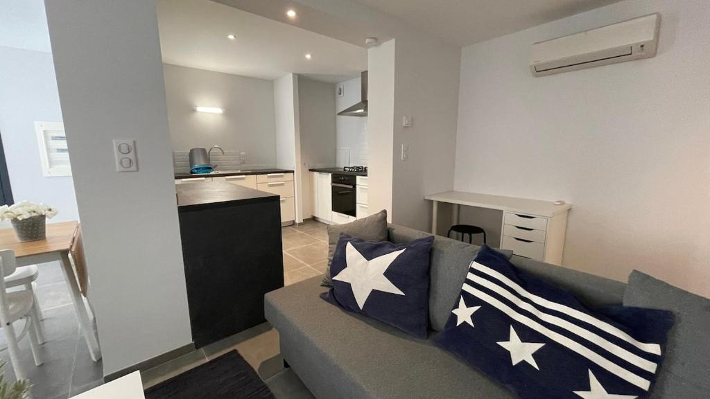 Quarante House | Modern apartment centrally located in Quarante