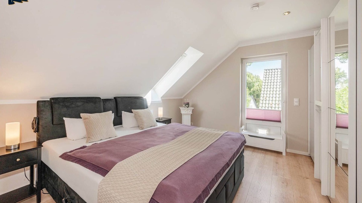Seebad Bansin Apartment | Modern apartment with fireplace, balcony & quiet location.