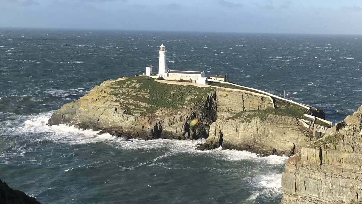 Trearddur Bay Apartment | Modern apartment with sea views free WIFI