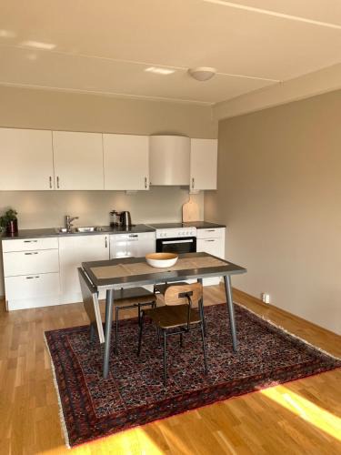 Bardufoss Apartment | Modern apartment in Bardufoss Center - two bedrooms, garage, terrace