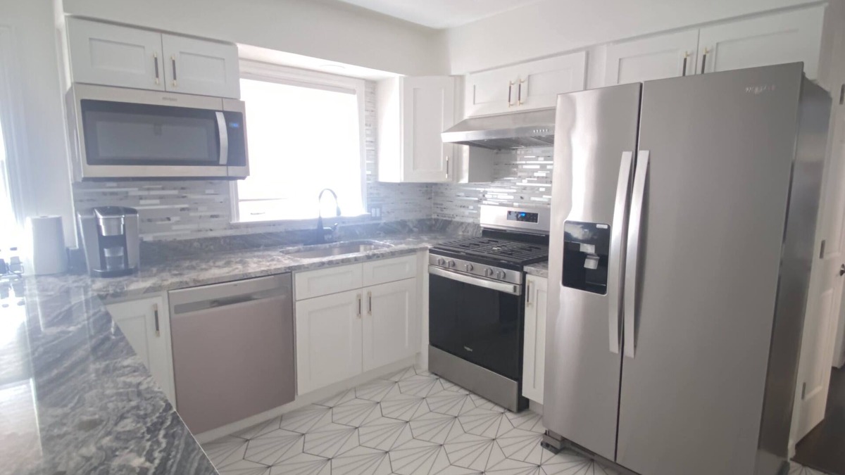 Forestview Apartment | Modern Apartment in Berwyn