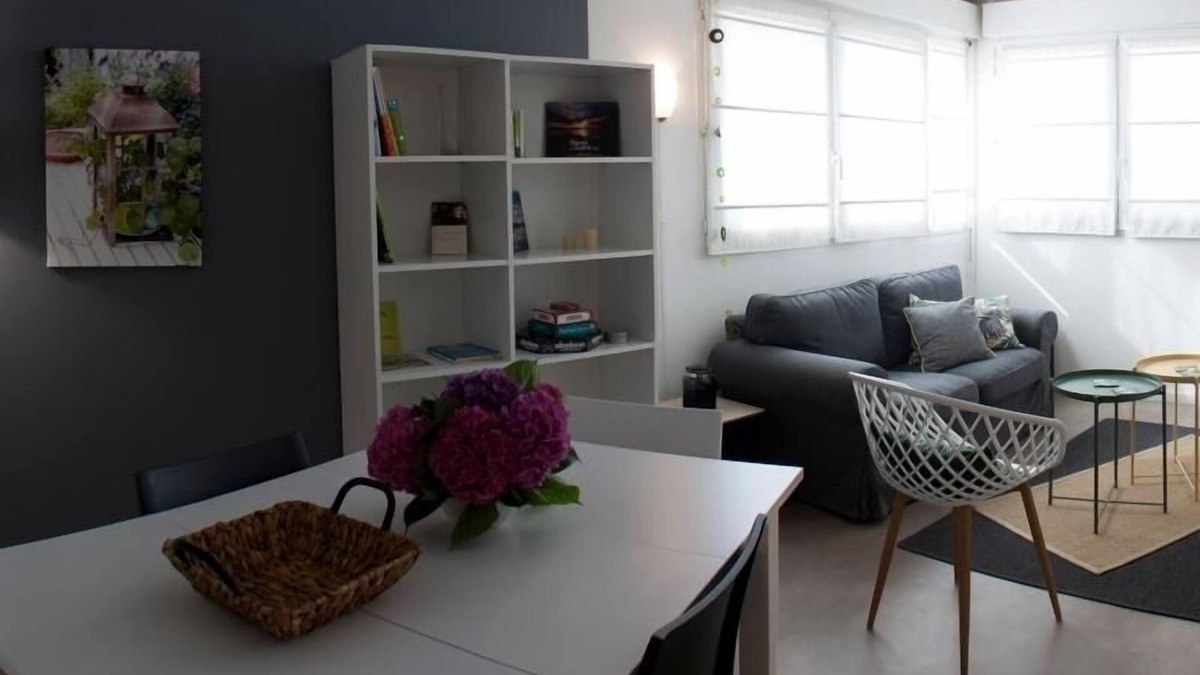Orleans Apartment | Modern Apartment in Central Orléans – 2 Bedrooms, Parking, Near Attractions
