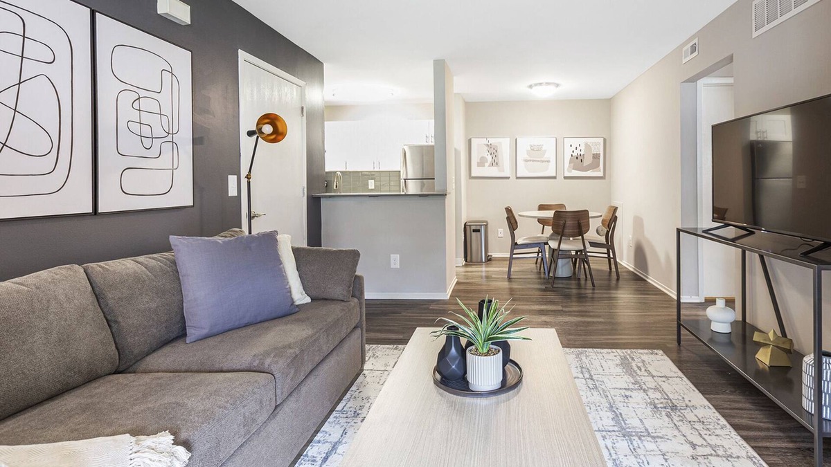 Thurston Apartment | Modern Apartment in Prime Location (ID9939X41)