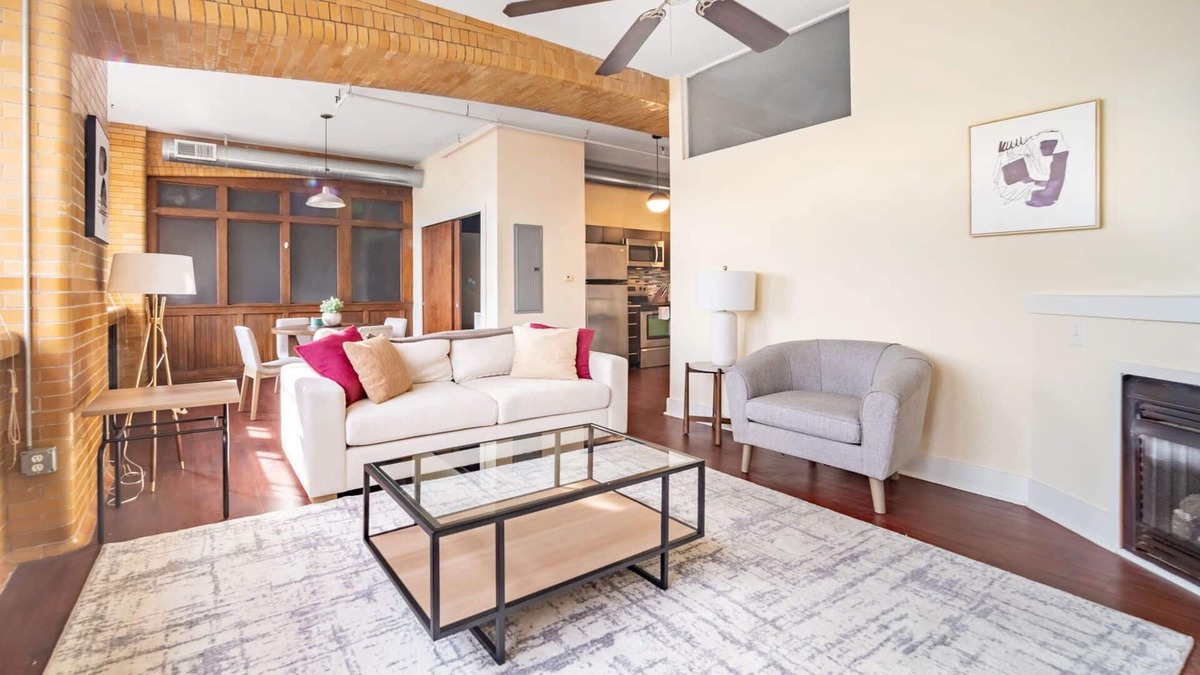 Tremont Apartment | Modern Apartment in Prime Location (ID1214X607)