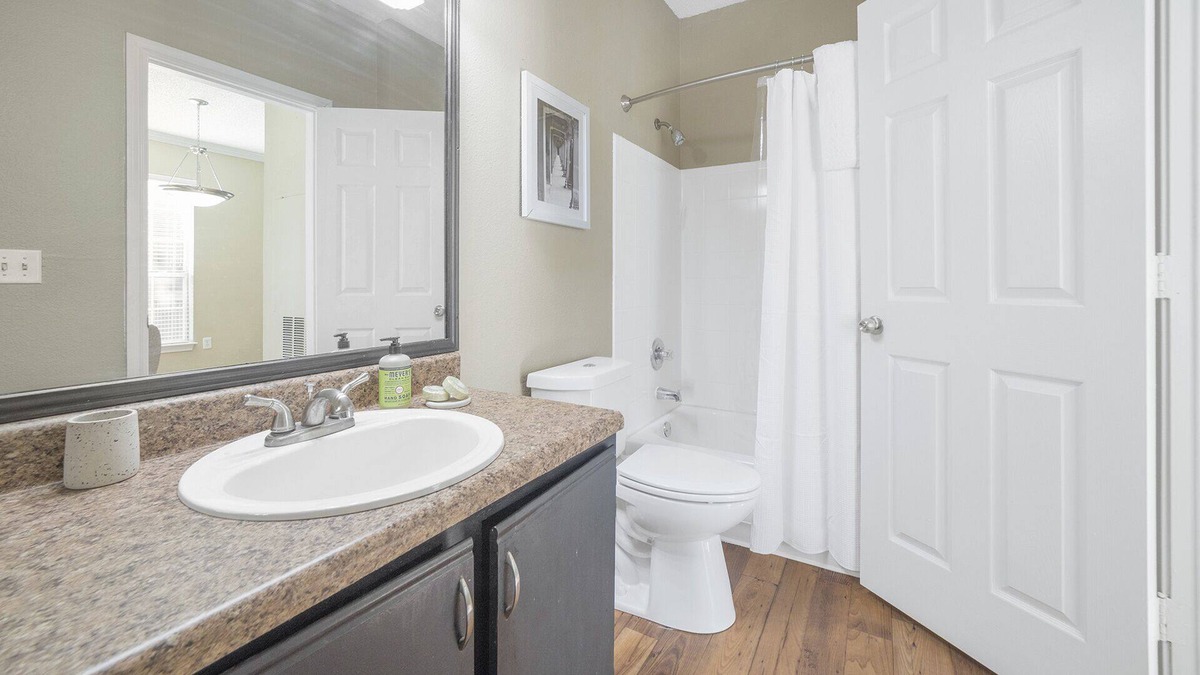 Lexington Apartment | Modern Apartment in Prime Location (ID5832X80)
