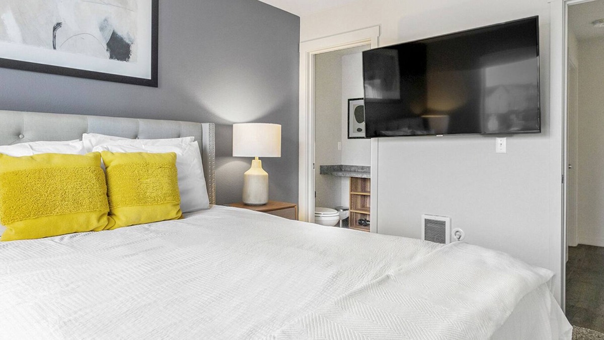 Vancouver Apartment | Modern Apartment in Prime Location (ID4517)