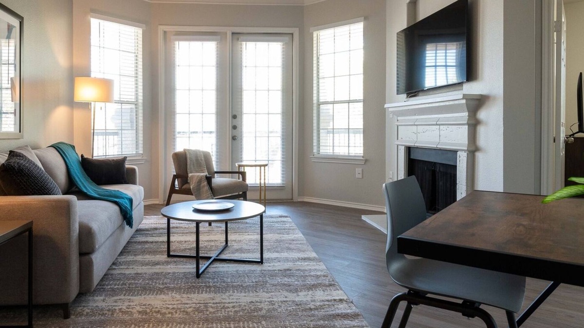 Falconhead Apartment | Modern Apartment in Prime Location (ID3426X15)