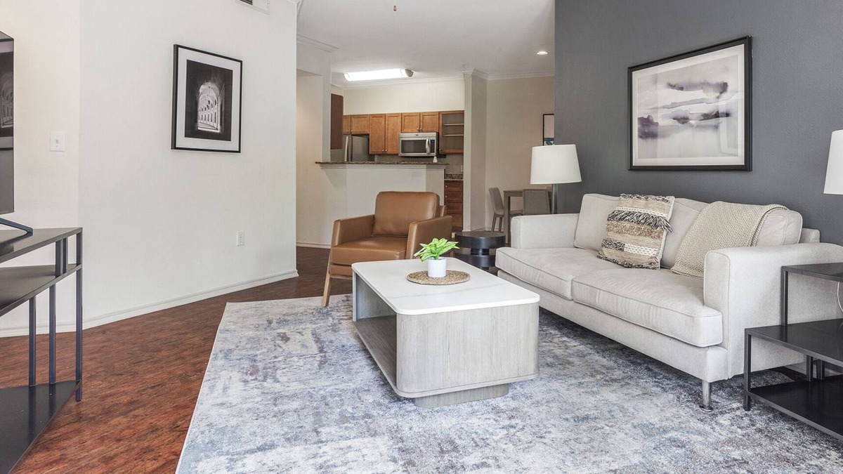 Falconhead Apartment | Modern Apartment in Prime Location (ID3084)