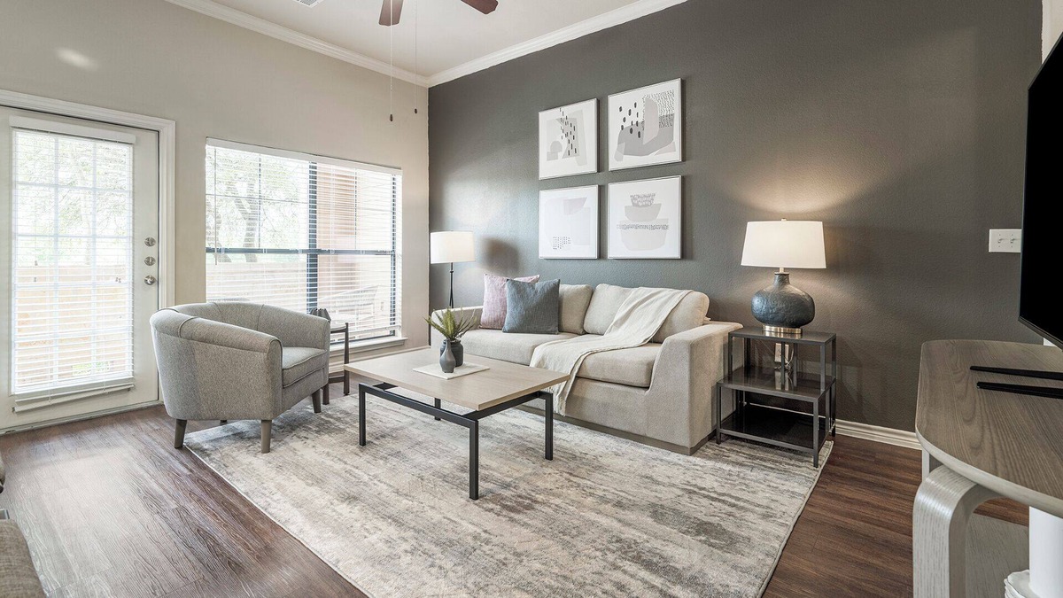 Hill Country Galleria Apartment | Modern Apartment in Prime Location (ID8961X66)