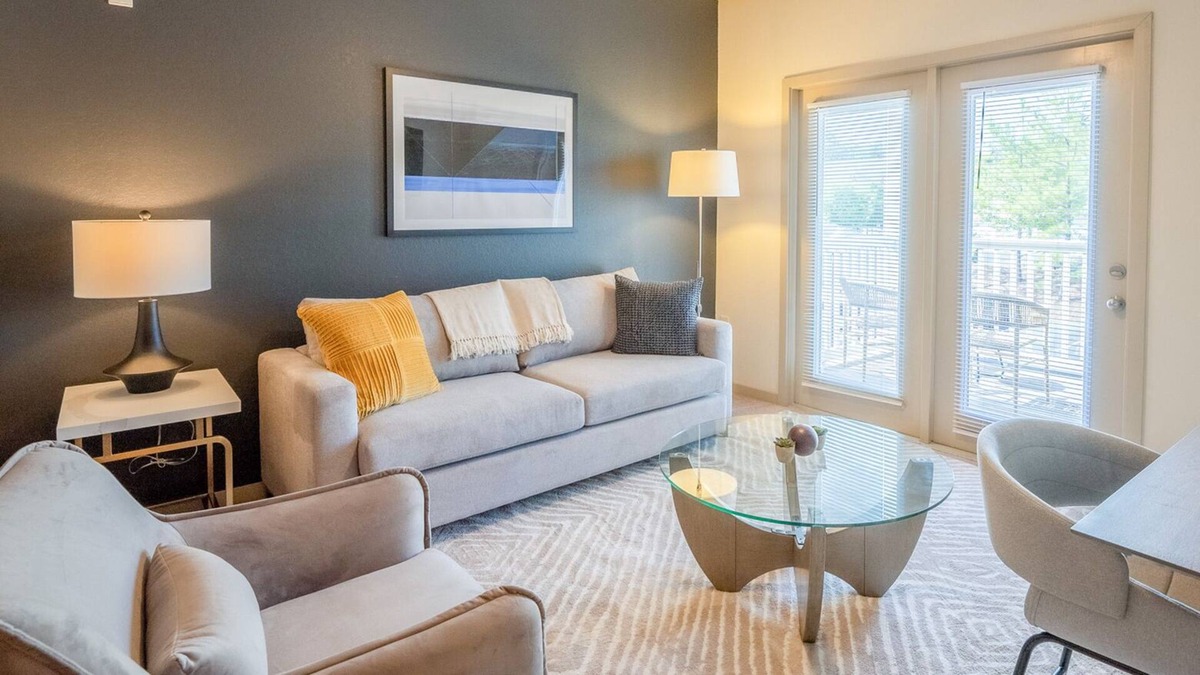 Shannon Apartment | Modern Apartment in Prime Location (ID2727X65)