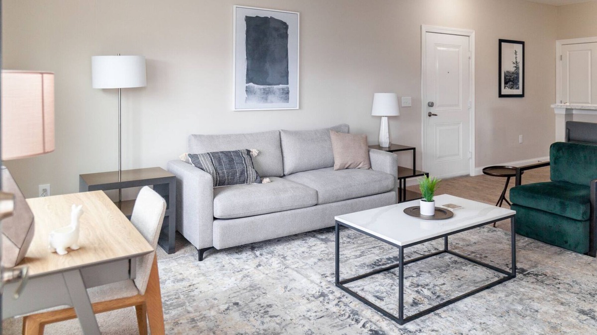 Lewis Center Apartment | Modern Apartment in Prime Location (ID5458)