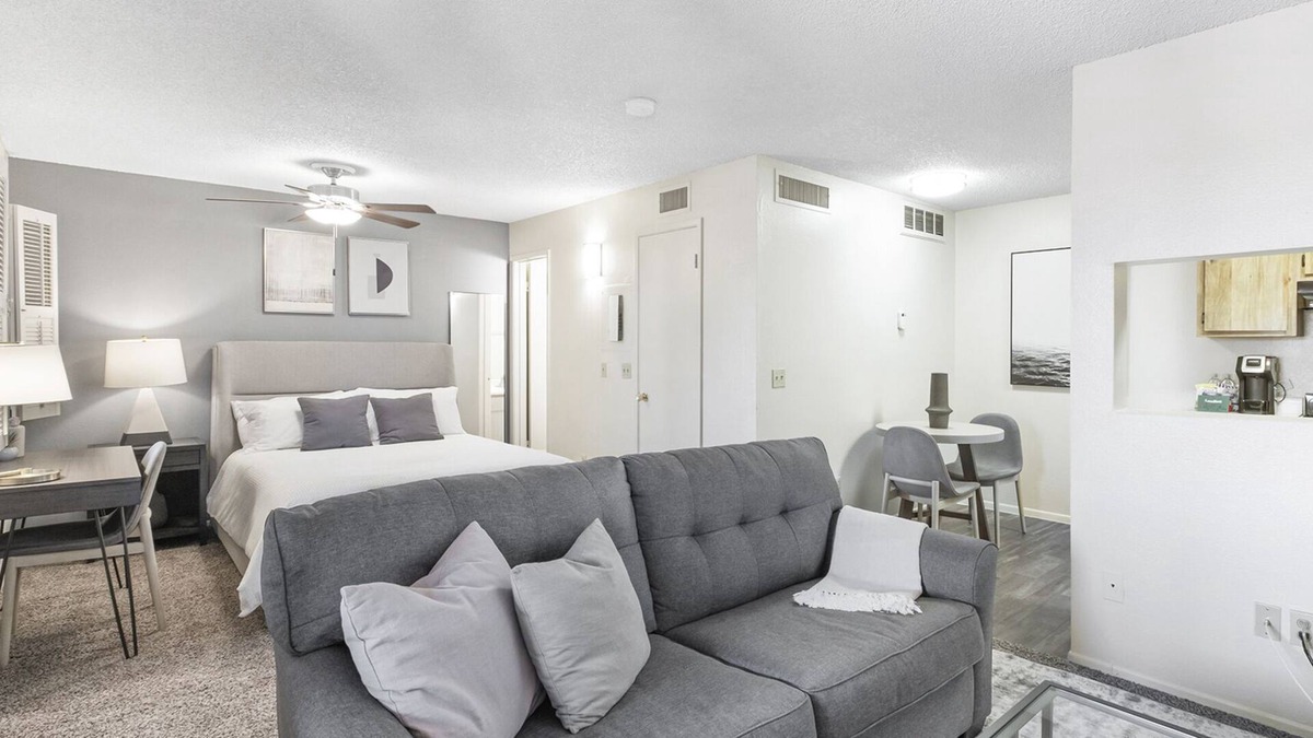 Glendale Apartment | Modern Apartment in Prime Location (ID9297X17)