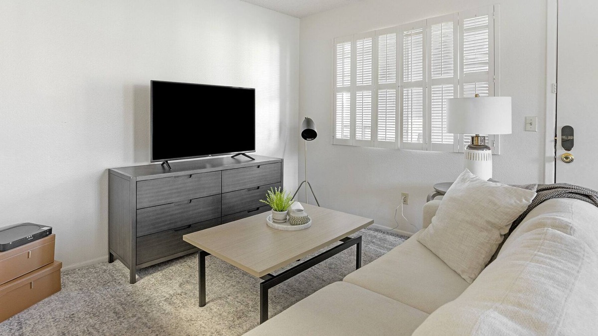 Glendale Apartment | Modern Apartment in Prime Location (ID9297X18)