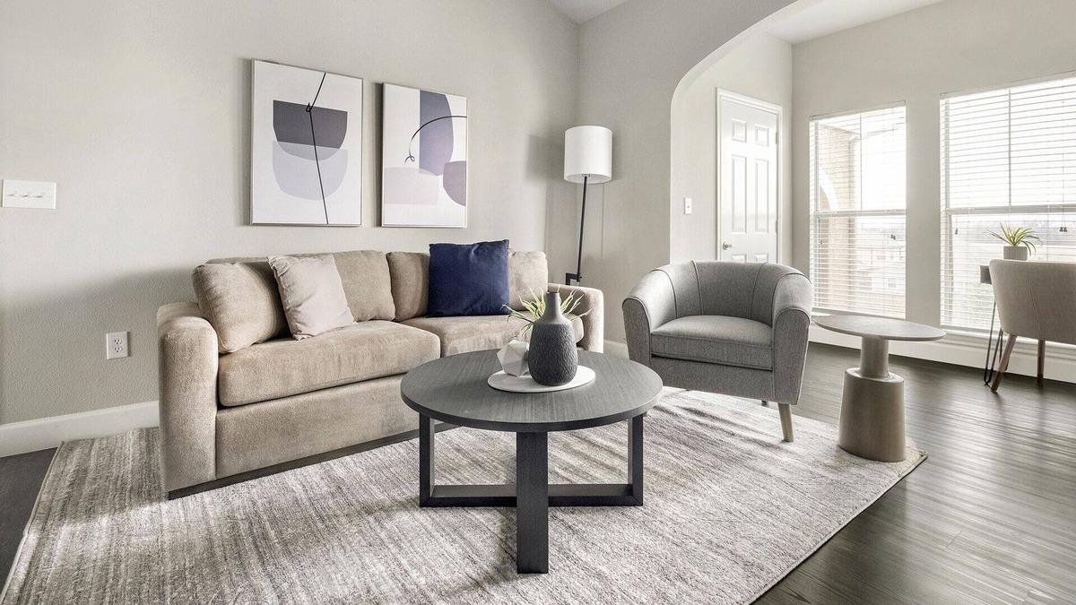 Richmond Apartment | Modern Apartment in Prime Location (ID1283X447)