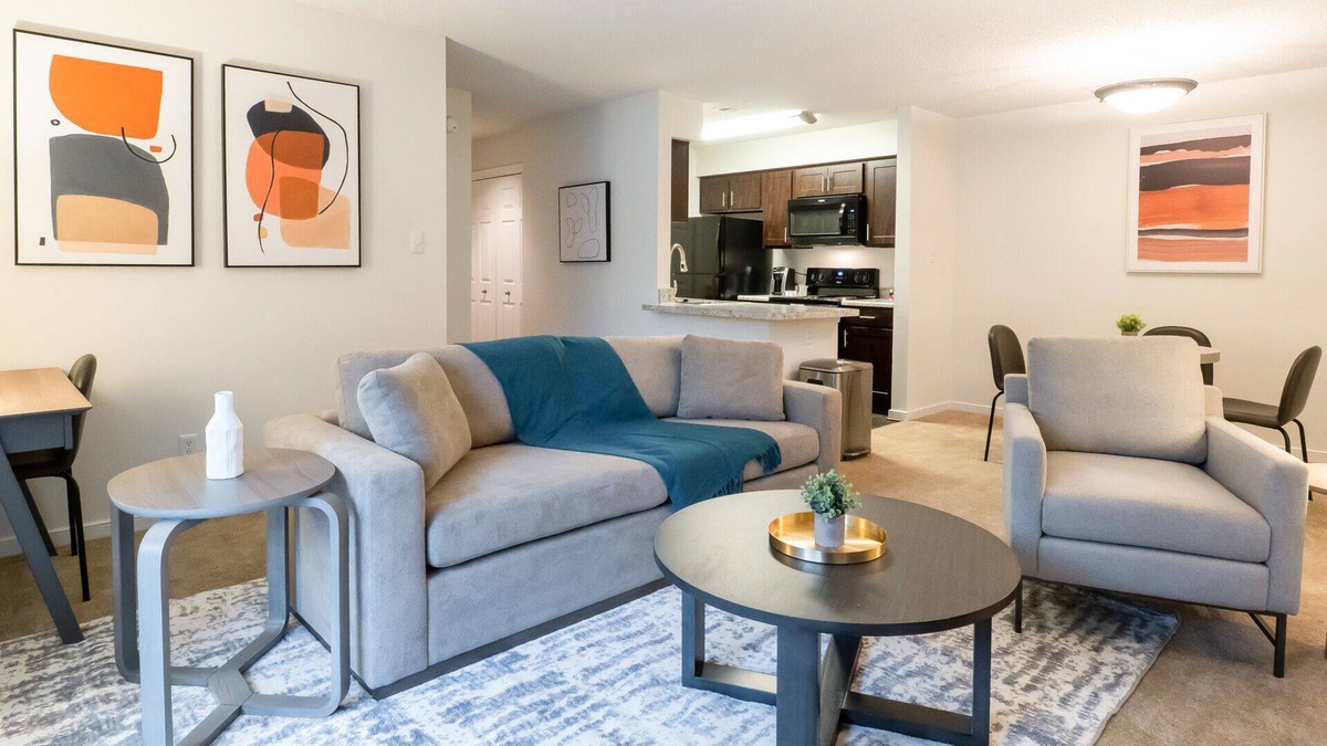 Richmond Apartment | Modern Apartment in Prime Location (ID4807X88)