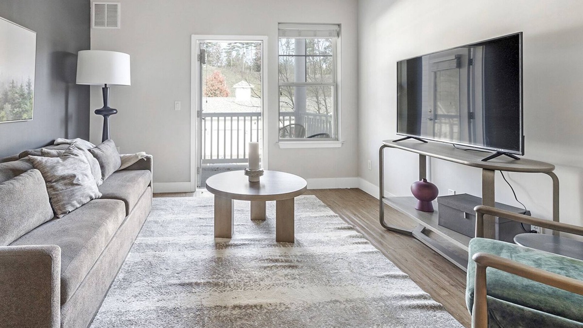 Simsbury Apartment | Modern Apartment in Prime Location (ID8044X07)