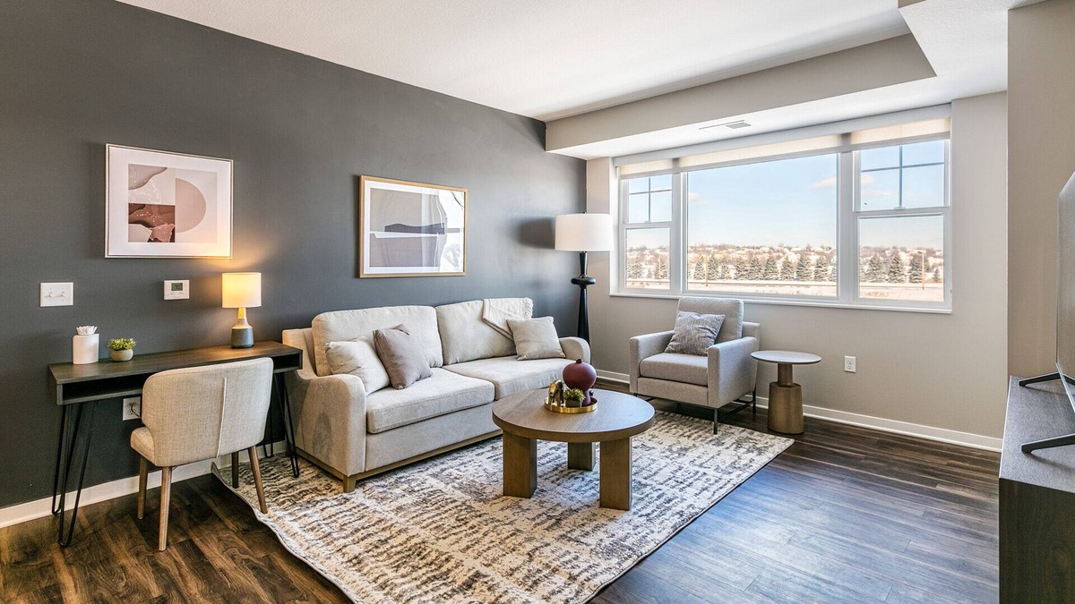 Woodbury Apartment | Modern Apartment in Prime Location (ID7378X68)