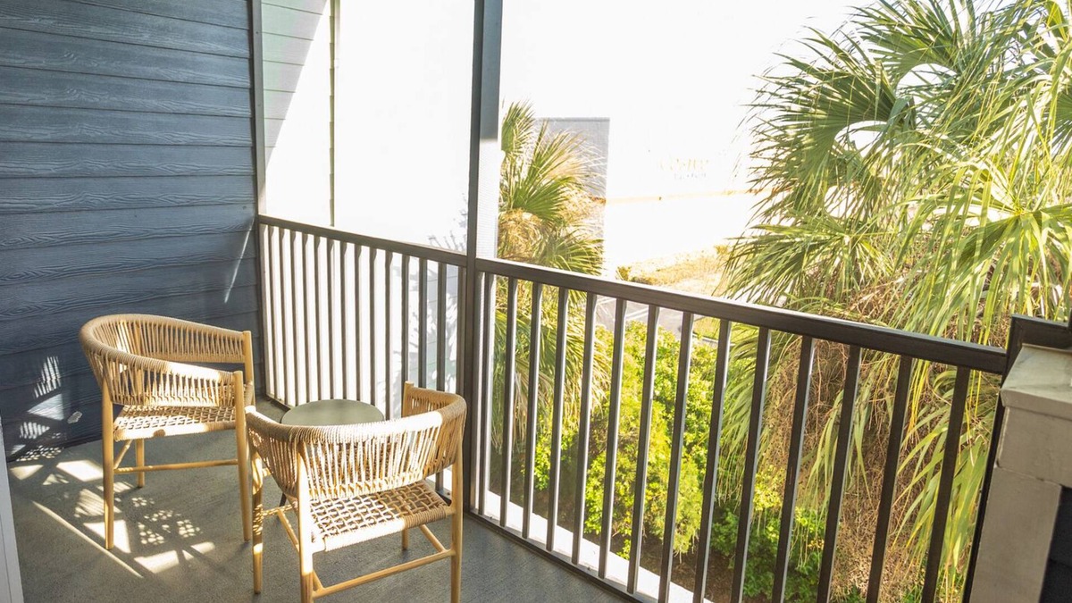 Brandon Apartment | Modern Apartment in Prime Location (ID6446)