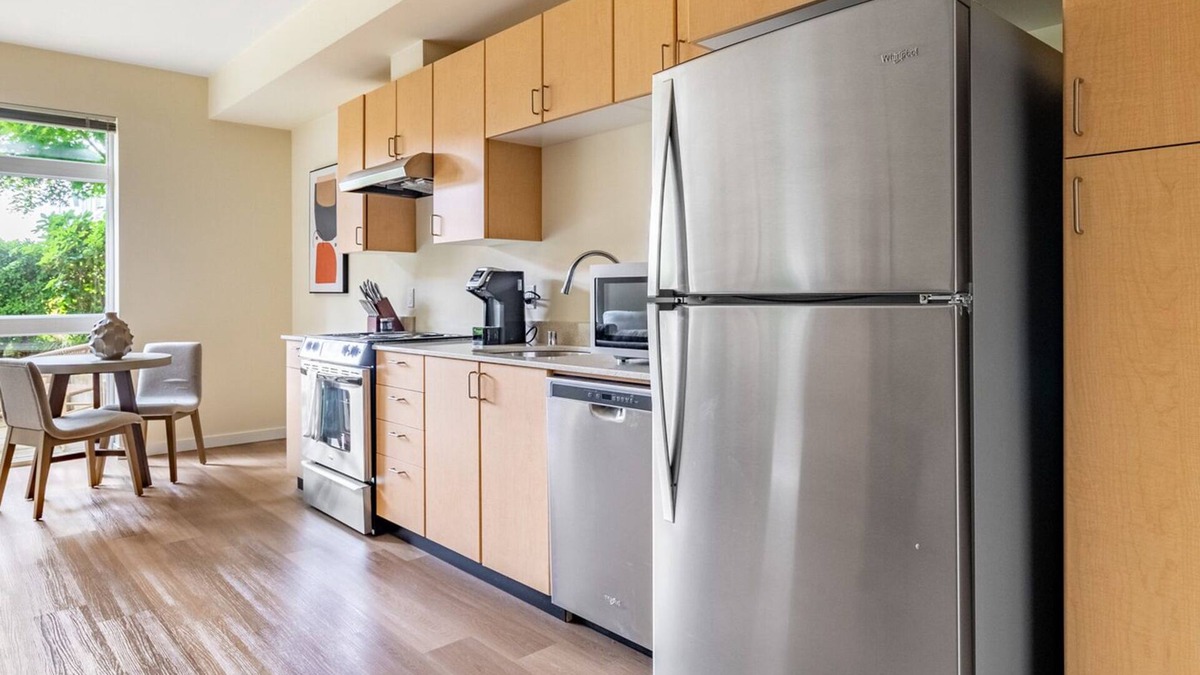 Everett Apartment | Modern Apartment in Prime Location (ID9955X51)