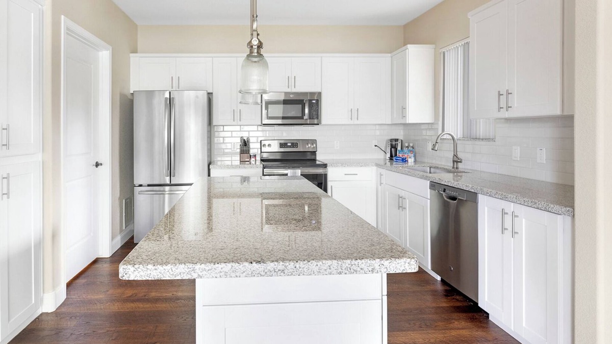 Mesa Apartment | Modern Apartment in Prime Location (ID1249X749)