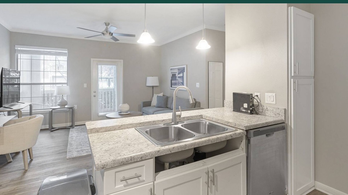 Southwind Apartment | Modern Apartment in Prime Location (ID7904X41)