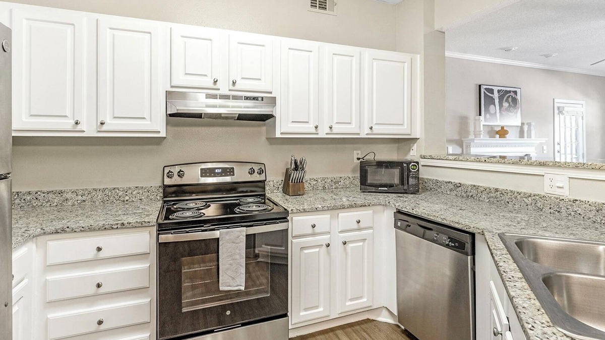Germantown Apartment | Modern Apartment in Prime Location (ID6837X52)