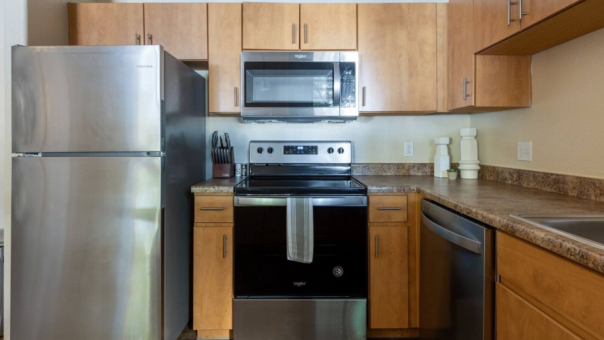 Avondale Apartment | Modern Apartment in Prime Location (ID8149X26)