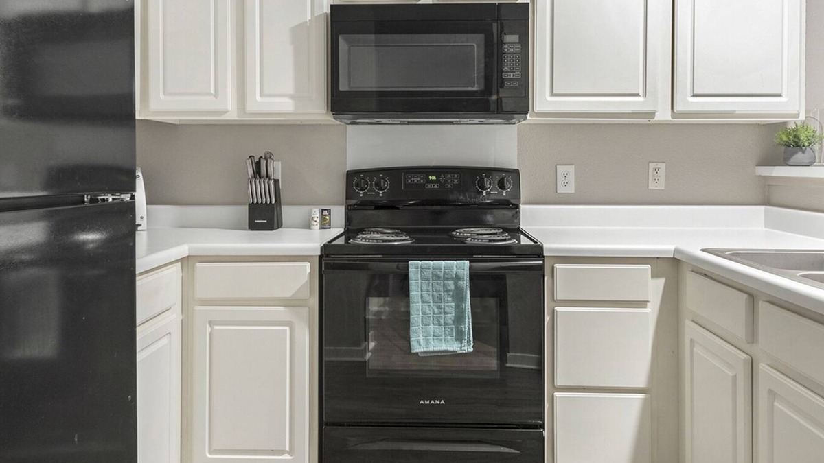Pearl River Apartment | Modern Apartment in Prime Location (ID3897X65)