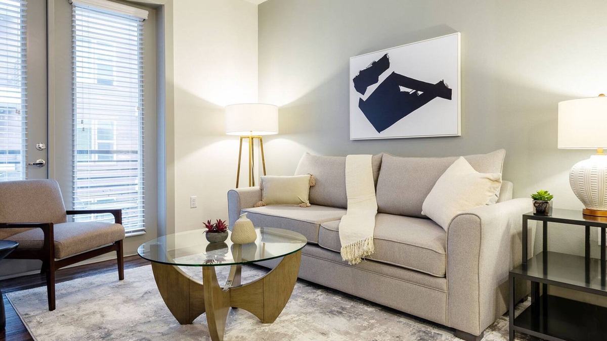 South Lamar Apartment | Modern Apartment in Prime Location (ID4422X32)