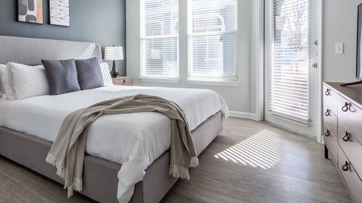 McNeil Apartment | Modern Apartment in Prime Location (ID8153X74)