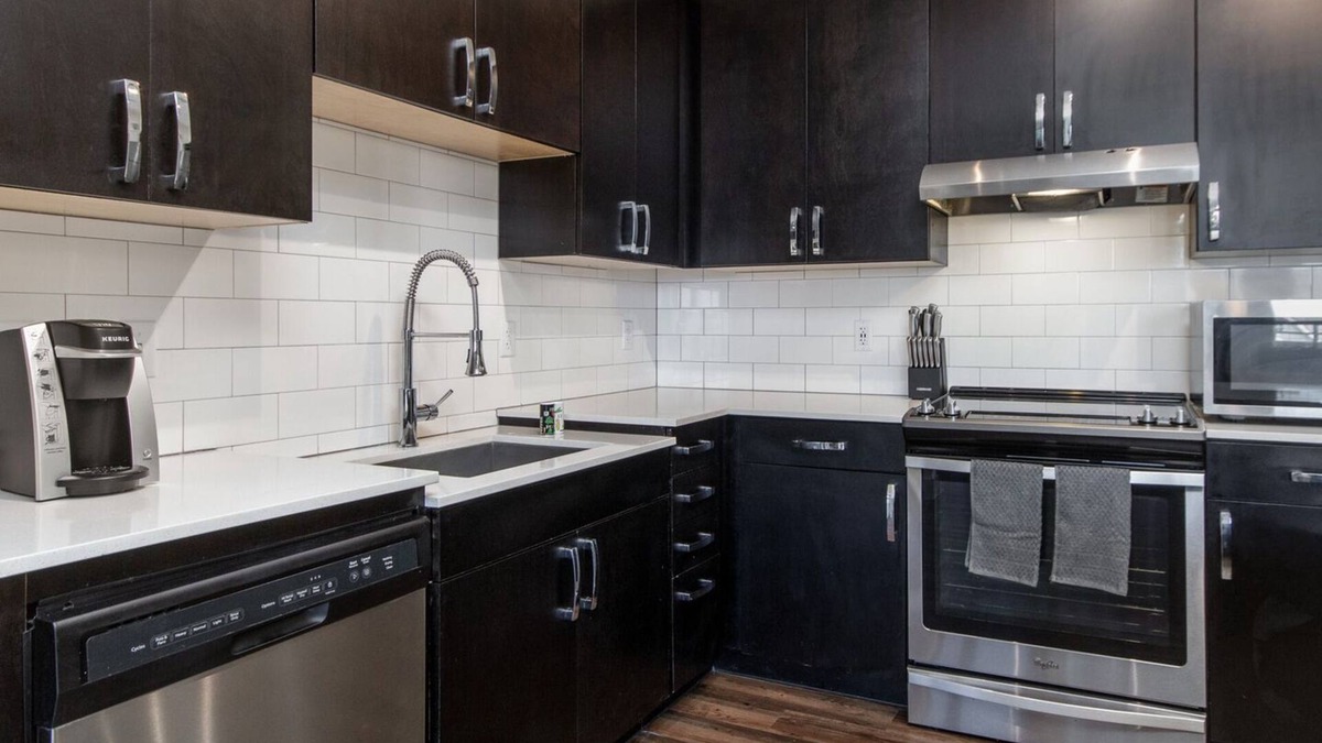 South Lamar Apartment | Modern Apartment in Prime Location (ID4423X48)
