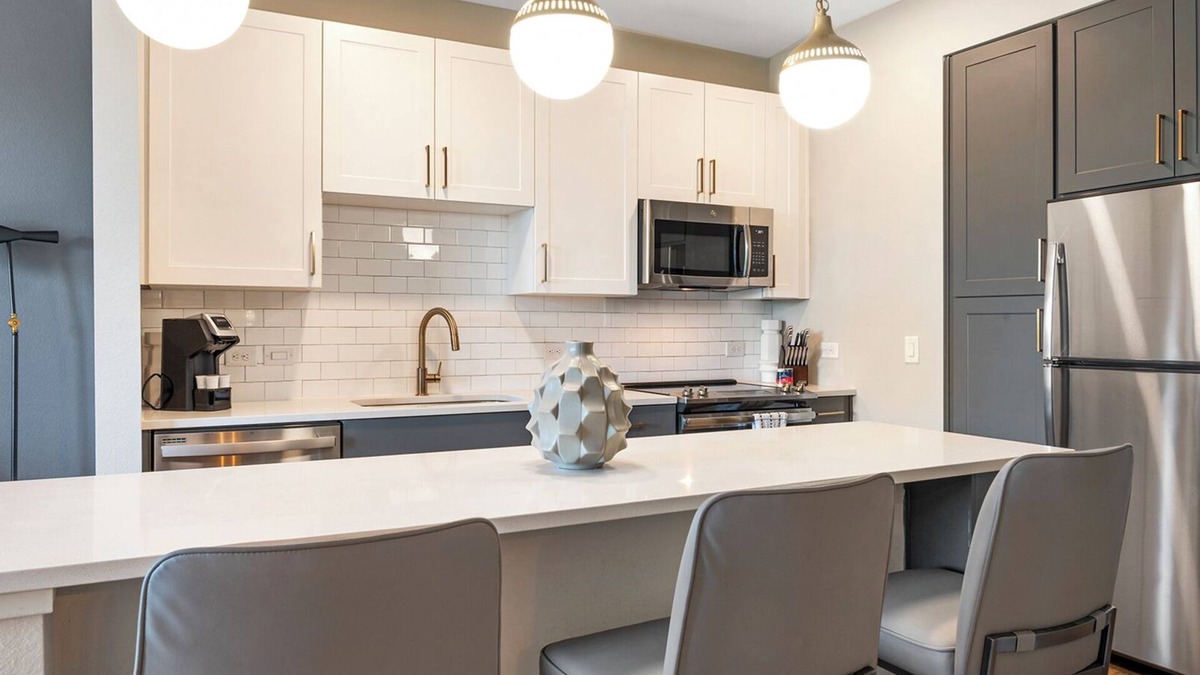 Kessler Apartment | Modern Apartment in Prime Location (ID8282X55)