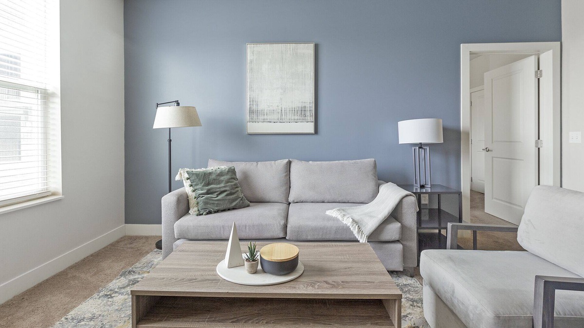 Toledo Apartment | Modern Apartment in Prime Location (ID8146X6)